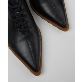 新作シューズ「ANITA」