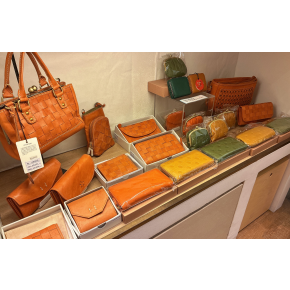 ベストプライス各種メーカー本革財布