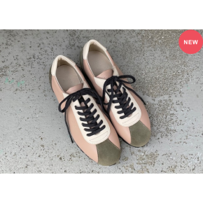 春に履きたいカラー👟