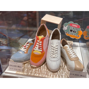 春カラーのスニーカー＆パンプス！