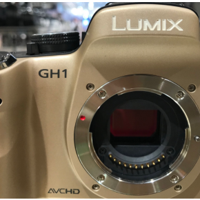 マットな肌触りと高級感あふれるゴールドのFHD対応カメラが入荷!!!!!!
