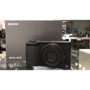 スナップカメラの最高峰[GR IV]