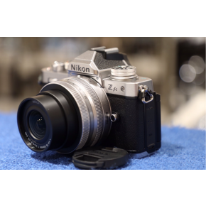クラシックなフォルムのミラーレス一眼が入荷 !!!!!!