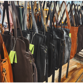 人気のレザーバッグ