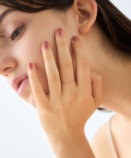 K18ゴールドならではの深みのある色合いで、上品な存在感を発揮します。