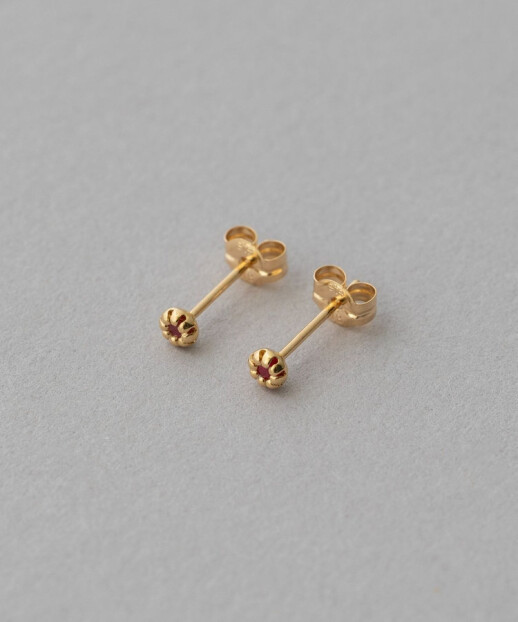 7月の誕生石“ルビー”ピアス