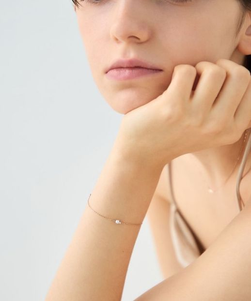 柔らかく艶めくパールとダイヤモンドのクリアな輝き