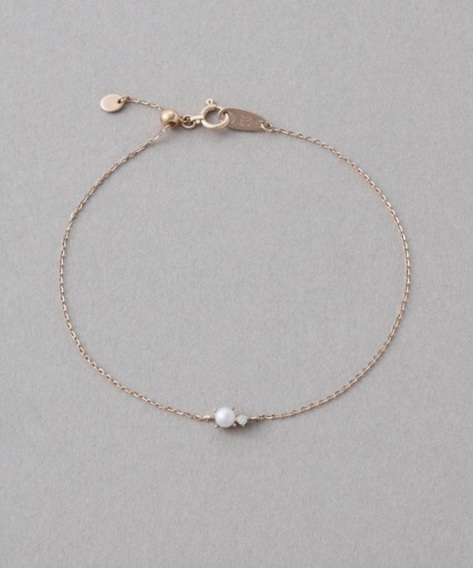 柔らかく艶めくパールとダイヤモンドのクリアな輝き