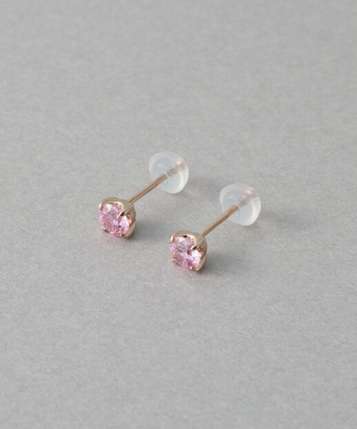 肌なじみのいいカラーから、スタイリングのポイントになるカラーまで取り揃えたスタッドピアス