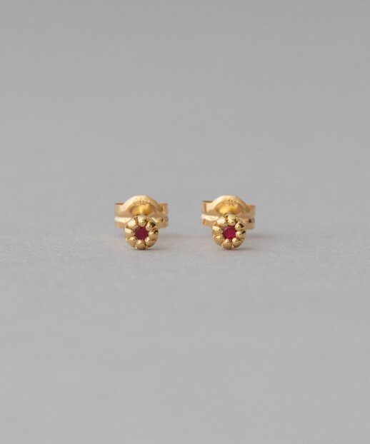7月の誕生石“ルビー”ピアス