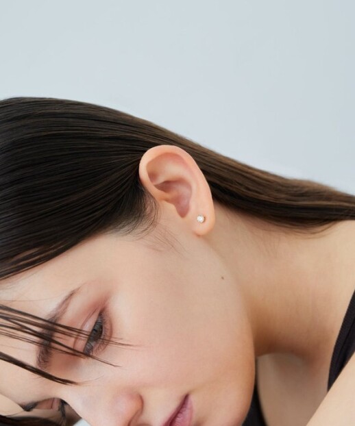 肌なじみのいいカラーから、スタイリングのポイントになるカラーまで取り揃えたスタッドピアス