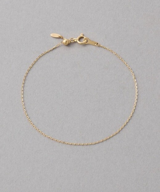 シーズンやシーンを問わず活躍する、シンプルでさりげなくも存在感のあるスキンジュエリー