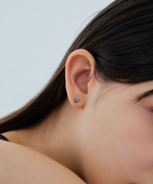 肌なじみのいいカラーから、スタイリングのポイントになるカラーまで取り揃えたスタッドピアス