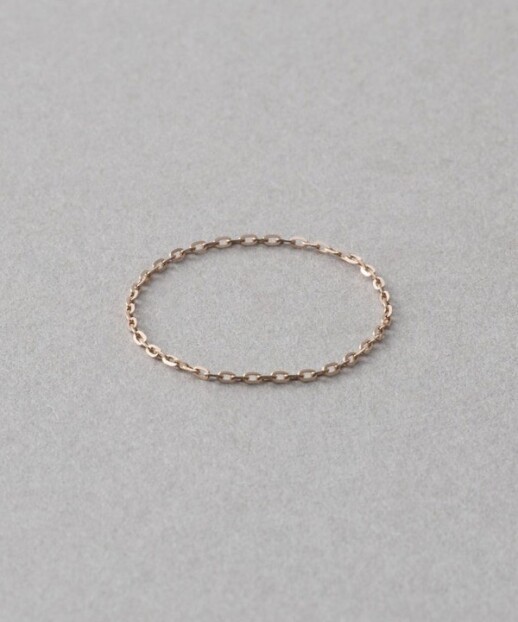 K18ゴールドならではの深みのある色合いで、上品な存在感を発揮します。