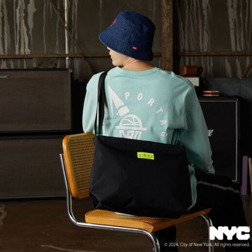 【再入荷！Clearview Shoulder Bag Vinyl Lining NEW YORK CITY】