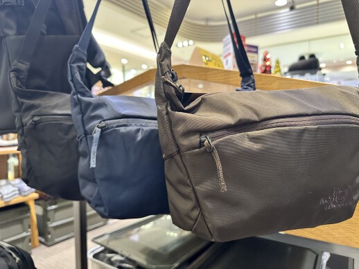 Capella 5 3色入荷!