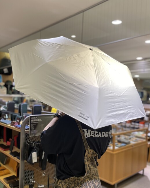 Wpc.IZA 晴雨兼用耐風傘!