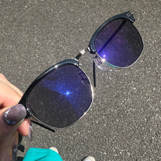 ⌘ 調光レンズを外出のおともに ⌘