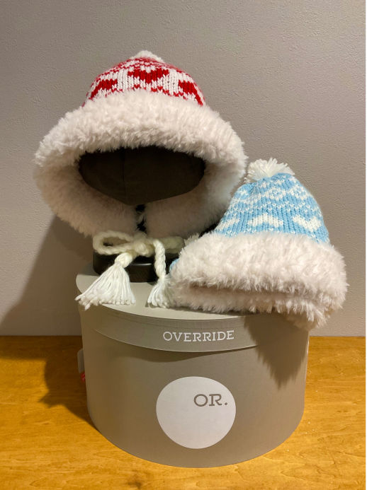 柄も可愛い、ボンボン帽子🎄💕