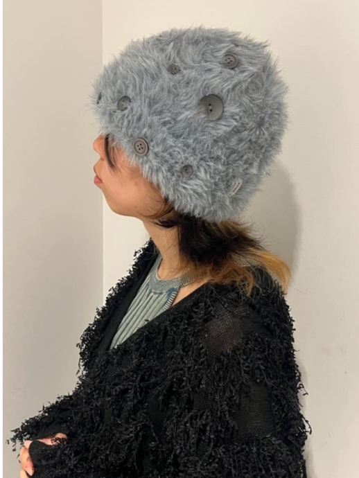 ボタンがアクセントのニットワッチ✨