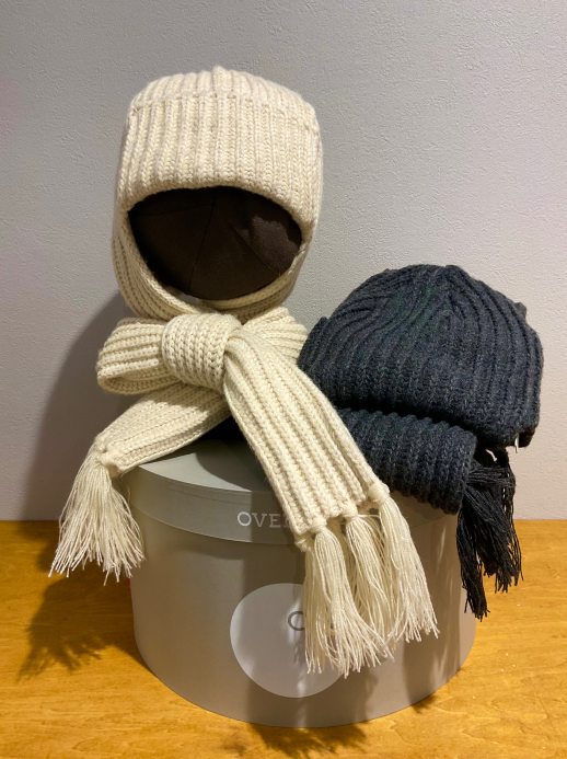 マフラー付きのフライトキャップ風ニット♣️