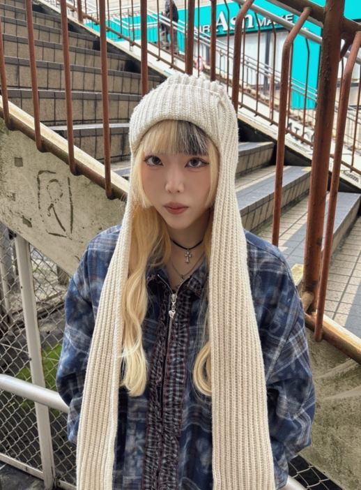 マフラー付きのフライトキャップ風ニット♣️