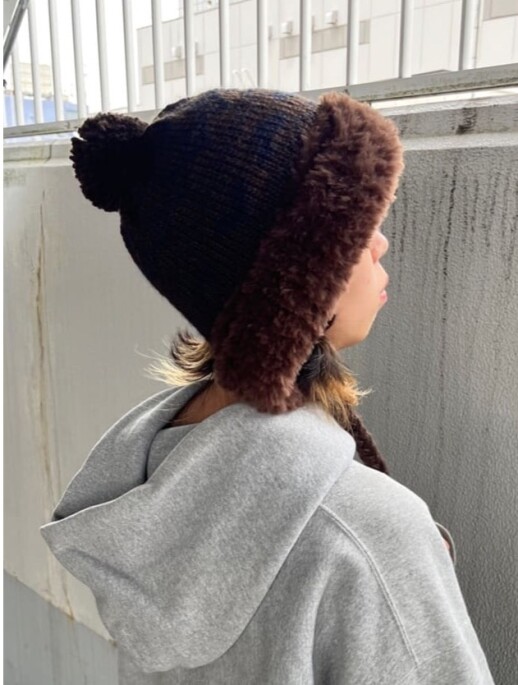 柄も可愛い、ボンボン帽子🎄💕