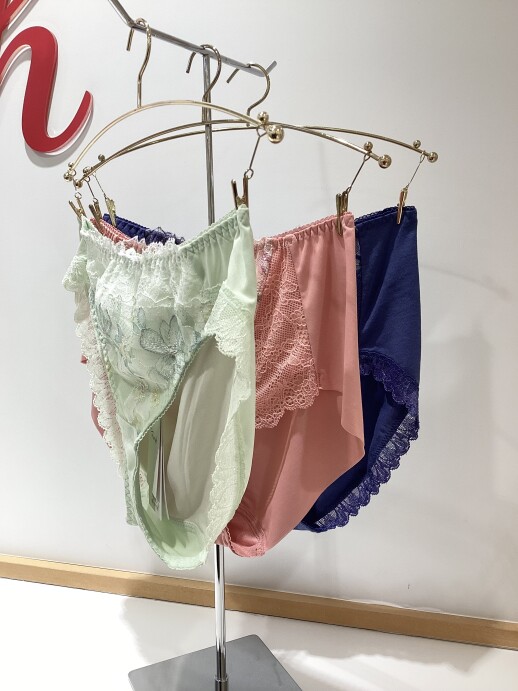 魔法のハリ感🌟新色入荷