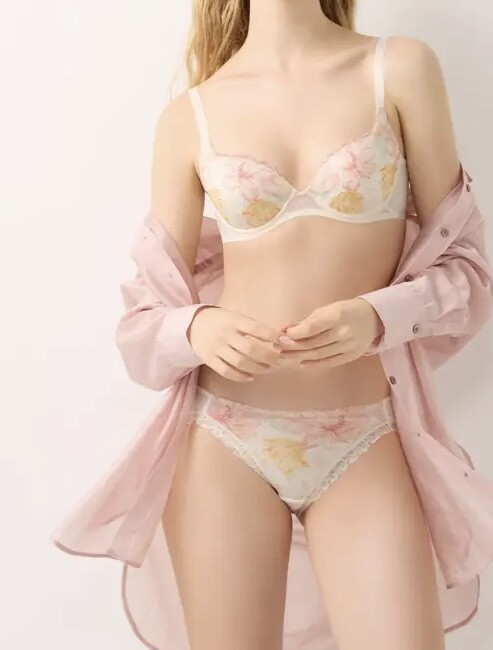 🆕　天使のブラ　魔法のハリ感