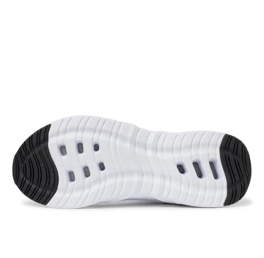 adidas スニーカーも快適