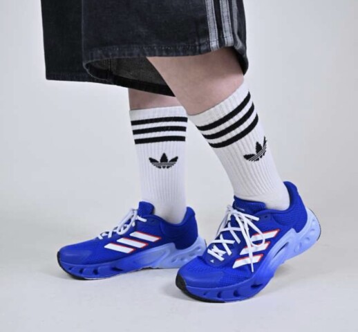 adidas スニーカーも快適