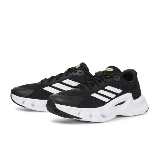 adidas スニーカーも快適