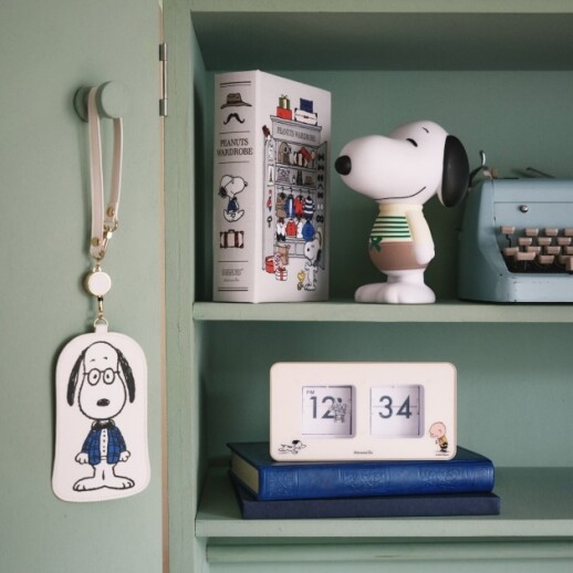 歴代のコスチュームを着たスヌーピーアイテムが大集合!