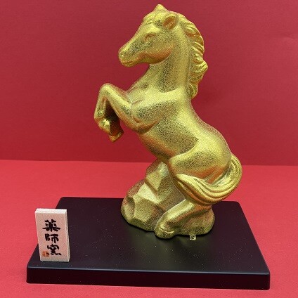 干支の置物が見守る!来年はきっとウマく行く