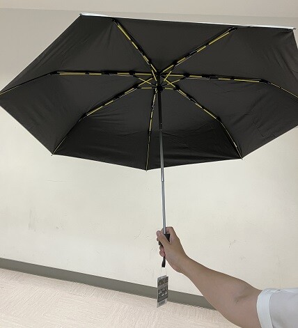 すごい雨！すごい風の日！傘はどうする？！