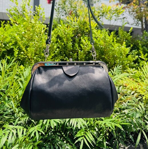 イタリアトスカーナの革でつくる車掌さんバッグ