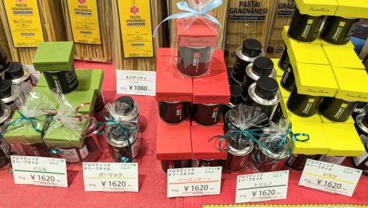 正面催事場【カーザアデーレ】シチリア島のオリーブオイル
