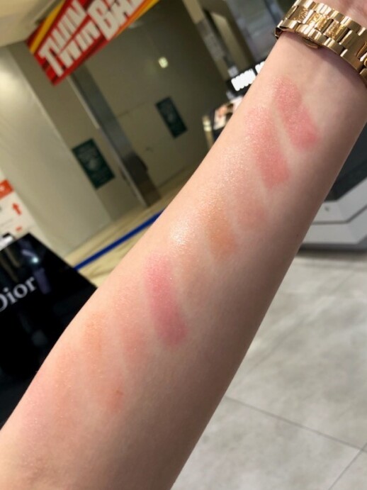 BOBBI BROWNよりエクストラ リップ ティンテッド バームが登場！