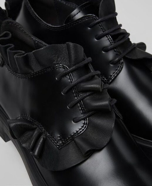 南スペインをイメージしたシューズ