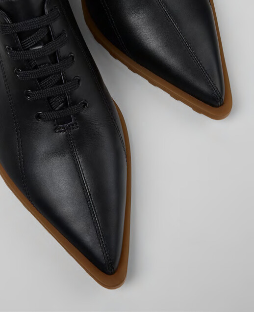 新作シューズ「ANITA」