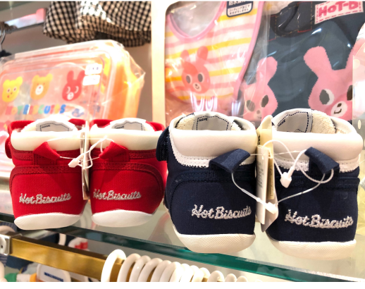 ミキハウスホットビスケッツシューズSALE中です♪