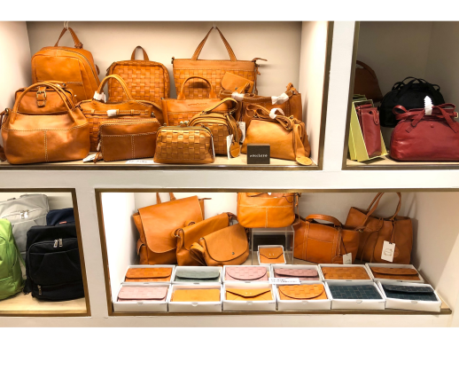 ♡軽量カバン・財布など　豊富に取り揃えております♡