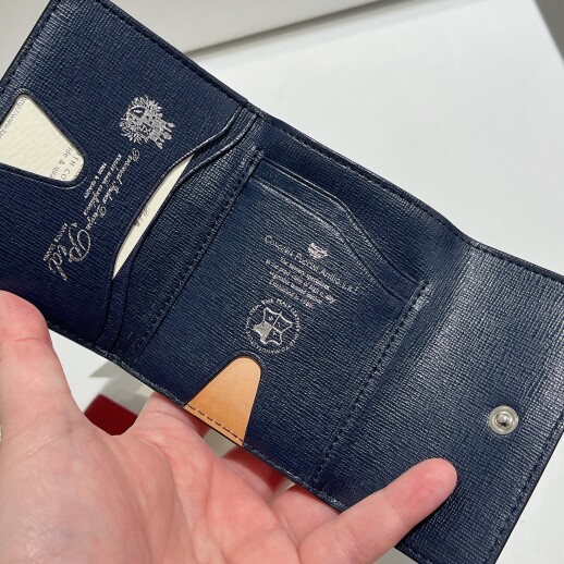 Pid コンパクトな三つ折り本革財布