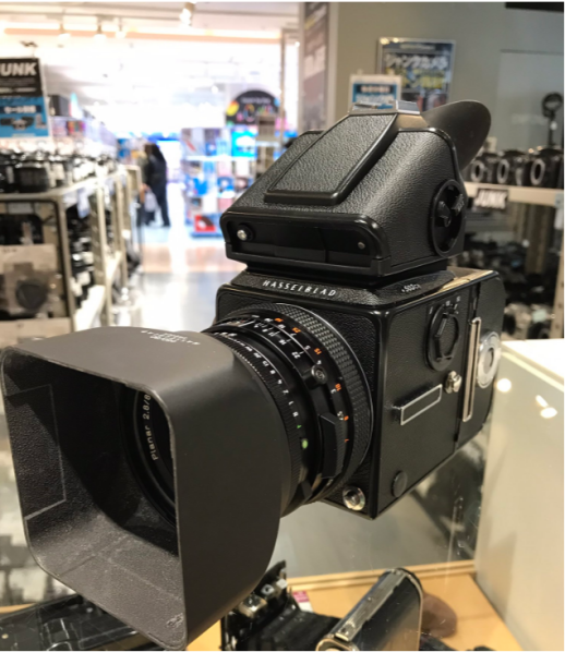ついに入荷!!!!!!!  HASSLBLAD ⭐︎503CX Carl Zeiss CF Planar 80mm F2.8 T* 