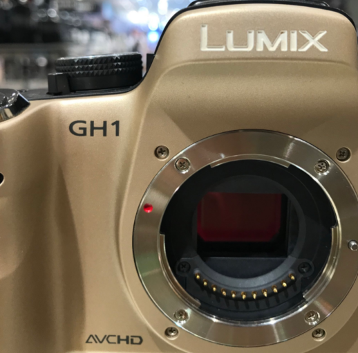 マットな肌触りと高級感あふれるゴールドのFHD対応カメラが入荷!!!!!!
