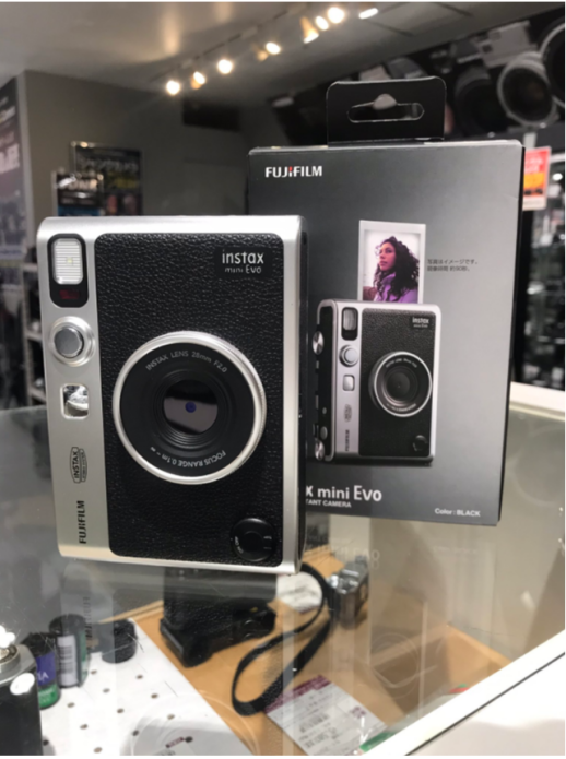 【入荷情報】1台２役 大人気チェキ  FUJIFILM instax mini Evo