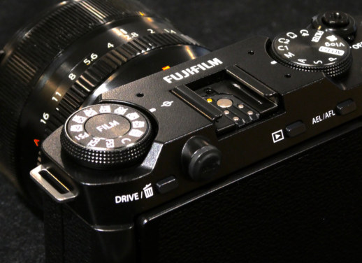 FUJIFILM 人気ミラーレスカメラ入荷!!!