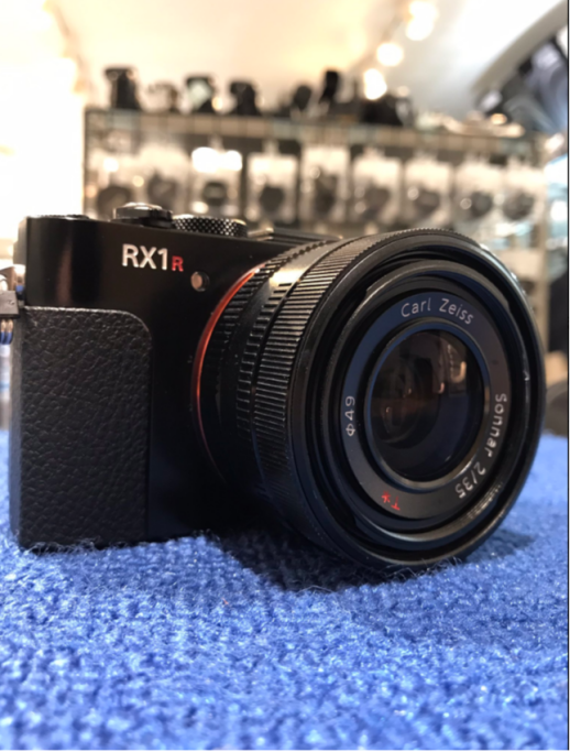 手軽に一眼のような写真を撮ってみたい！！！そんなアナタに！！！